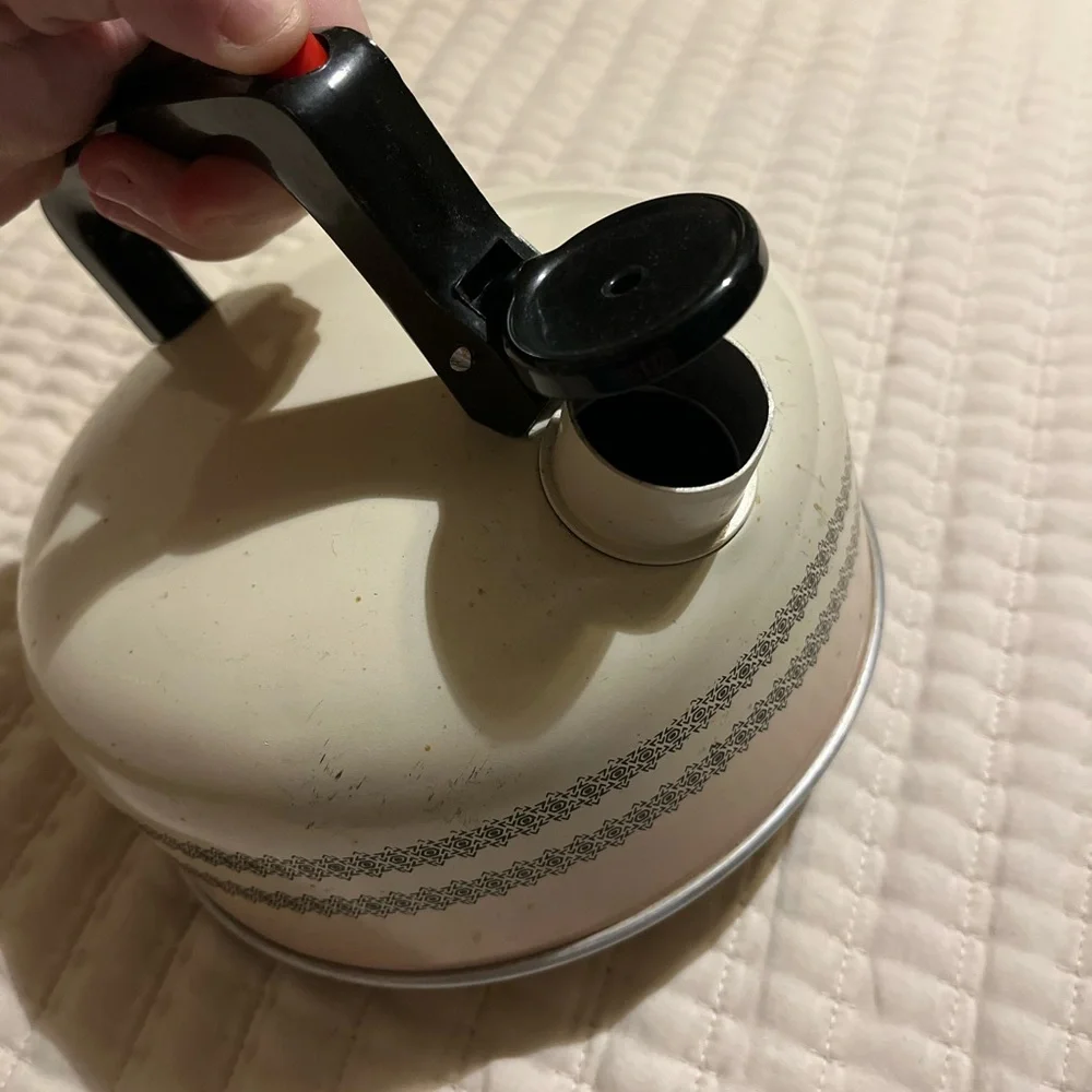 Cream Kettle with‎ Black Handle